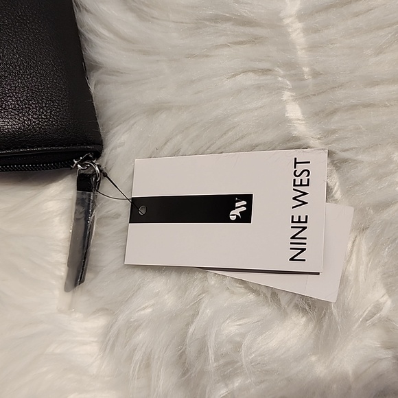 Nine West  Wallet NWT will hold lots of credit crads - Picture 5 of 11